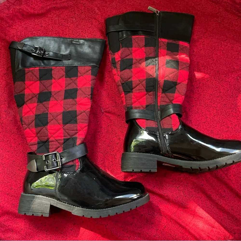 Lane Bryant Stylish Red Plaid Quilted Women's Boots‎ with Buckle and Zip Sz 8